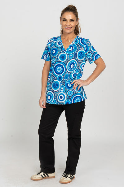 Ngoontook (Rain) Women’s Three Pocket Scrub Top